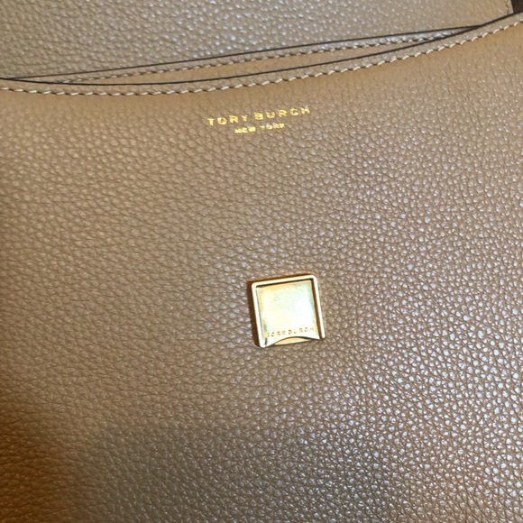 Tory Burch Tan Shoulder Bag with Gold Accents - Picture 2 of 7